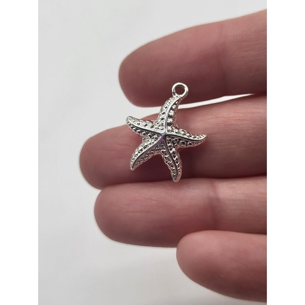 Napier Silver Tone Starfish Pendant Charm Tiny Beachy - Picture 4 of 4